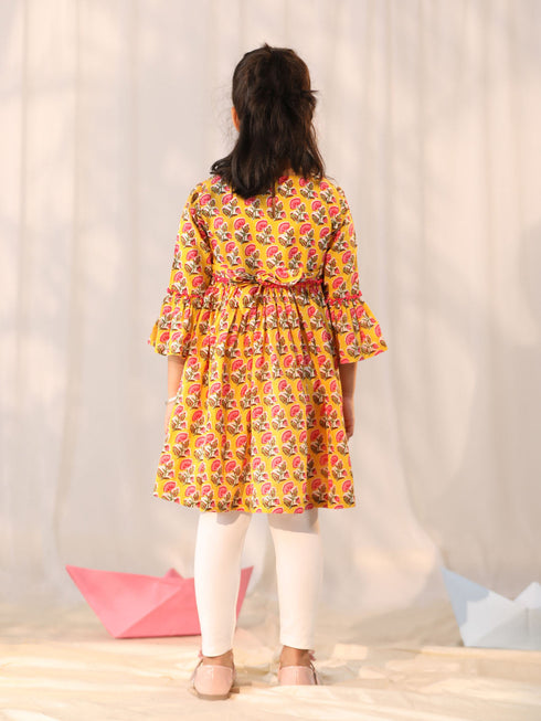 Girl's' Yellow And White Kurta Leggings Set